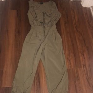 Green jumpsuit with ruffles gold zipper